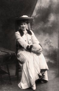 Decima Moore 1871-1964, angielska aktorka, 1907. autorstwa Bassano Studio