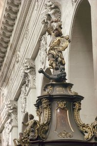 Ambona, zwana również Amboną Prawdy, szczegół: Św. Michał i smok, 1749 (pozłacane, drewno i intarsja) (zob. też 252679 i 252681)