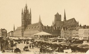 Grand Place w Dniu Targowym, Ypres, Belgia