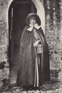 Młoda dziewczyna z Brugii (zdjęcie czarno-białe) autorstwa Belgian Photographer