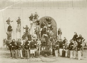 Grupowe ujęcie strażaków w Zichron Yaacov, ok. 1898-1900 autorstwa Bernard Edelstein