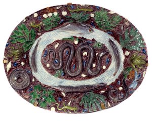 Naczynie fajansowe z wężami i batracianami. Średnica 0,52 m XVI wiek. Zrealizował Bernard Palissy (1510-1589) Sevres. Narodowe Muzeum Ceramiki