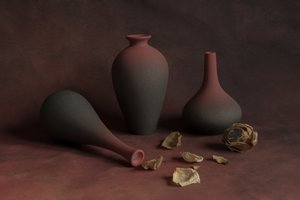 Elegancka kompozycja z ceramiką autorstwa Betty Liu