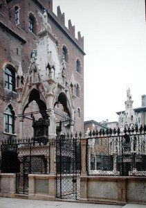 Pomnik nagrobny Mastino II Della Scala (1308-51) autorstwa Bonino da Campione