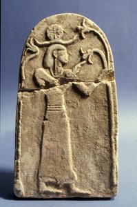 Stela przedstawiająca bóstwo czczące Drzewo Życia, okres kananejski (1500-1200 pne) (wapień)