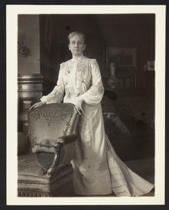 Pani John Arbuckle, ok. 1900-10 (zdjęcie czarno-białe) autorstwa Burr William McIntosh