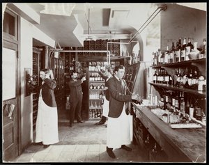 Spiżarnia w Hotelu Manhattan, 1902 (srebrny odbitka żelatynowa)