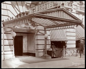 Wejście do hotelu Broztell, 3 East 27th Street, Nowy Jork, 1906 (srebrny odbitka żelatynowa) autorstwa Byron Company