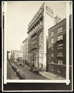 Hotel Harding przy 55th Street i Broadway, Nowy Jork, 1921 (odbitka żelatynowa) autorstwa Byron Company