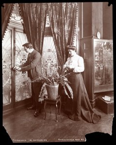 James K. Hackett i żona (Mary Mannering) w domu, ok. 1902 (srebrny odbitka żelatynowa)