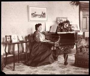 Madame Frances Saville w domu, 1895 (srebrny odbitka żelatynowa)