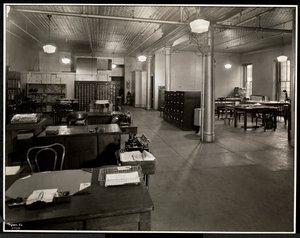 Siedziba główna Carolyn Laundry przy 111 East 129th Street, East Harlem, Nowy Jork, 1929 (srebrny odbitka żelatynowa) autorstwa Byron Company