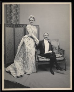 Portret niezidentyfikowanego mężczyzny i kobiety na James Hazen Hyde Ball, Nowy Jork, 31 stycznia 1905 (srebrny odbitka żelatynowa)