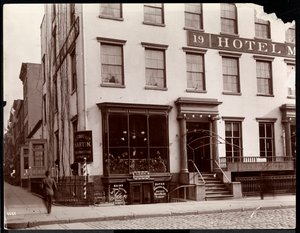Hotel Martin przy 19 Lafayette Place, Nowy Jork, 1896 (srebrny odbitka żelatynowa) autorstwa Byron Company