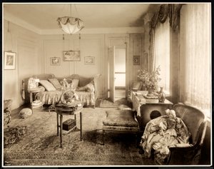Salon w apartamencie 1047 w Hotelu Majestic, 1925 (odbitka żelatynowa) autorstwa Byron Company