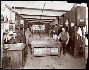Piwnica win Hotelu Manhattan, 1902 (srebrny odbitka żelatynowa)