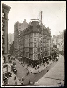 Widok na Grand Hotel ay 31st Street i Broadway, Nowy Jork, ok. 1914 (srebrny odbitka żelatynowa) autorstwa Byron Company