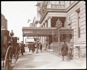 Widok hotelu Manhattan przy 42nd Street i Madison Avenue, Nowy Jork, 1900 lub 1901 (srebrny odbitka żelatynowa) autorstwa Byron Company