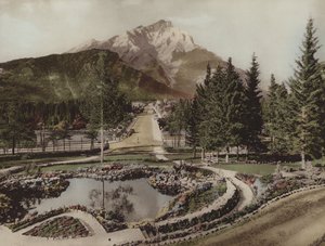 Cascade Mountain i Reflection Pool, Banff (zdjęcie kolorowe)