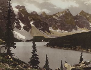 Jezioro Moraine i Dolina Dziesięciu Szczytów (zdjęcie kolorowe)