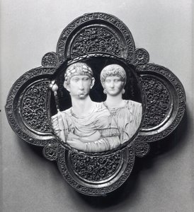 Kamionka przedstawiająca cesarza Honoriusza (395-423) i jego żonę Marię (kość słoniowa i metal) (patrz także 189590) autorstwa Byzantine