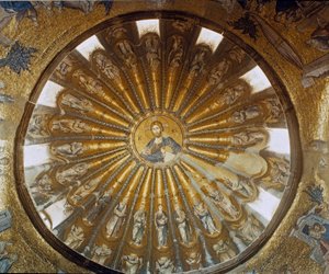Turcja, Stambuł, Kościół św. Zbawiciela w Chora (Święty Zbawiciel w Chorze) (Kariye Camii). Południowa kopuła narteksu z Chrystusem pośrodku. Sztuka bizantyjska realizowana w latach 1315-1321. autorstwa Byzantine