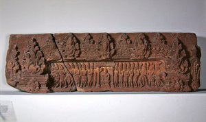 Nadproże przedstawiające mit o powstaniu Lingi i koronacji króla, II-VII w. (piaskowiec)