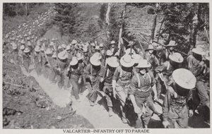 Val Cartier - Piechota na paradzie 1915 (zdjęcie czarno-białe) autorstwa Canadian Photographer
