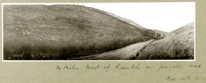 14 mil na zachód od Ramleh na Jerusalem Road, 14 grudnia 1917 r. autorstwa Capt. Arthur Rhodes