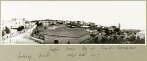 Jaffa ze szczytu francuskiego szpitala patrząc na zachód, 2 grudnia 1917 autorstwa Capt. Arthur Rhodes
