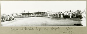 Parada wojsk egipskich i dywanów, Kair, wrzesień 1917 r. autorstwa Capt. Arthur Rhodes