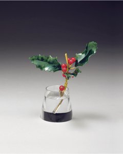 Holly spray w zwężającym się wazonie, ok. 1890 autorstwa Carl Fabergé