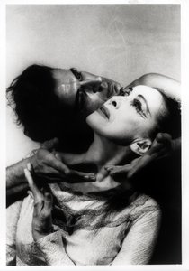 Martha Graham (1894-1991) i Bertram Ross (1920-2003) w "Visionary Recital", 27 czerwca 1961 (odbitka żelatynowo-srebrowa)