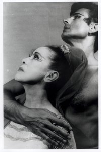 Martha Graham (1894-1991) i Bertram Ross (1920-2003) w "Visionary Recital", 27 czerwca 1961 (odbitka żelatynowo-srebrowa)