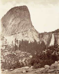 Czapka Wolności i Nevada Fall, Yosemite, ca. 1872, wydrukowany ca. 1876. autorstwa Carleton E. Watkins.