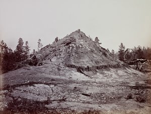 Indian Sweat House, Hrabstwo Mendocino, Kalifornia, 1863. autorstwa Carleton Emmons Watkins