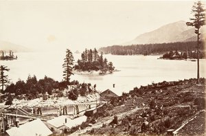 Wyspy w Górnych Kaskadach, Oregon, 1867, wydrukowano ca. 1876. autorstwa Carleton Emmons Watkins