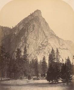 Trzej bracia, widok z przodu, 4480 stóp, 1861. autorstwa Carleton Emmons Watkins