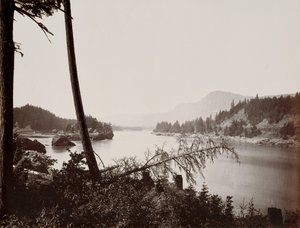Widok na Columbia, Cascades, 1867. autorstwa Carleton Emmons Watkins