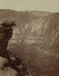 Wodospady Yosemite z Glacier Point, 1865-66, wydrukowane ca. 1875. autorstwa Carleton Emmons Watkins
