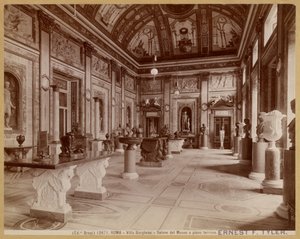 Rzym - Villa Borghese - Sala muzealna na parterze