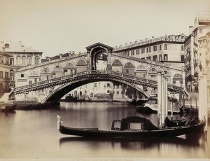 Widok na kanał Grand Canal z Ponte di Rialto w Wenecji. ok. 1865-1875