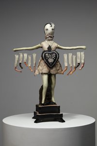 Black Heart, 2013 (drewno, glina, tkanina, farba, części lalki)