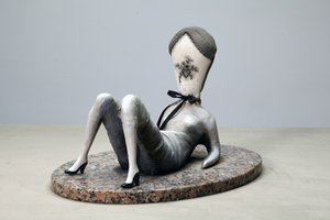 Dirty Love Pillow, 2014 (tkanina, glina, farba na granicie)