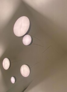 Skład - Światła, 2022 (zdjęcie ilustracyjne) autorstwa Cécile Jamet