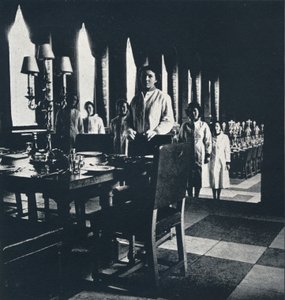 Wren stewardów wina w Sali Bankietowej Wielkiego Strzyżyka, 1941 autorstwa Cecil Beaton