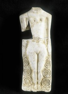 Kobieta z trzema piersiami. Statuetka wykonana przez celtyckiego garncarza „Rextuguenos” podpis i ruelle (jedyny znany garncarz Armorykański), dla Laraire (miejsce modlitwy w willi rzymskiej)