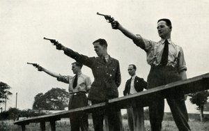 Praktyka rewolwerowa w Szkole Lotnictwa Podstawowego, 1941 r.