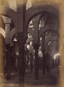 [Wnętrze meczetu w Kordowie] autorstwa Charles Clifford
