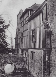 Ightham Mote (zdjęcie czarno-białe) autorstwa Charles Essenhigh Corke